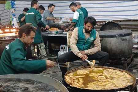 پخت ۵ هزار پرس غذای گرم در موکب امام مهربانی ها در ایام غدیر