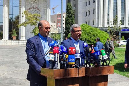 ساخت آزادراه ها و راه های منتهی به مشهد به حمل و نقل سایر استانهای کشور برای تردد به مشهد کمک خواهد کرد
