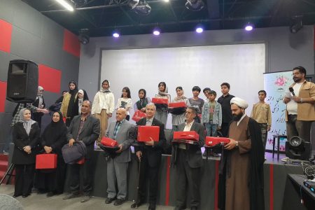 بزگزاری جشن رویش و اهدای پک‌های تحصیلی به ۷۰ دانش‌آموز موسسه دارالاکرام در مشهد