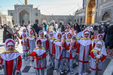 برگزاری جشن شکوفه‌ها در حرم رضوی با حضور ۲۵۰ دانش‌آموز مشهدی